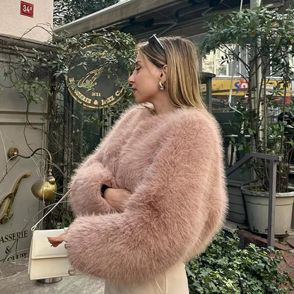 Iconic Street Fashion Week Luxury Brand Gardient Cropped Faux Fur Coat Women Winter 2024 Hot Cool Girls Fluffy Short Fur Jacket